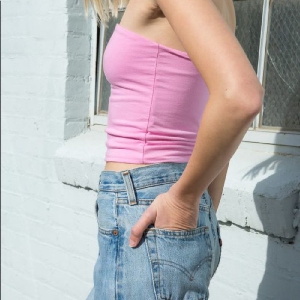 Brandy Melville Amelia crop top  Xs in Barbie PINK